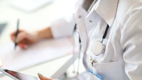 Pacienții care vin la camera de gardă vor fi nevoiți să scoată bani din buzunar! Spitalele au introdus consultațiile la cerere